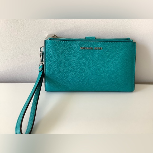 Michael Kors Handbags - Michael Kors Adele wristlet wallet